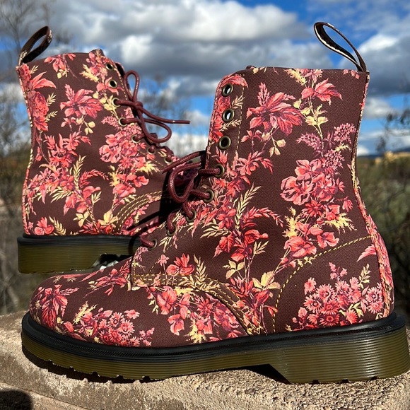 New Dr. Martens Cherry Red Victorian Floral Toile de Jouy Boots - Picture 14 of 16